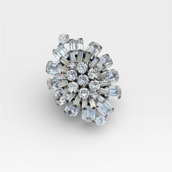 WEISS Signed Clear Crystal Starburst Brooch, Vintage - Picture 3 of 8